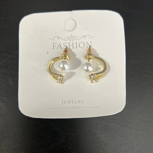 Gold Tone Faux Pearl Cute Stud Earrings - Picture 3 of 9